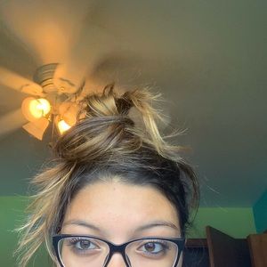 Meet your Posher, Valeria